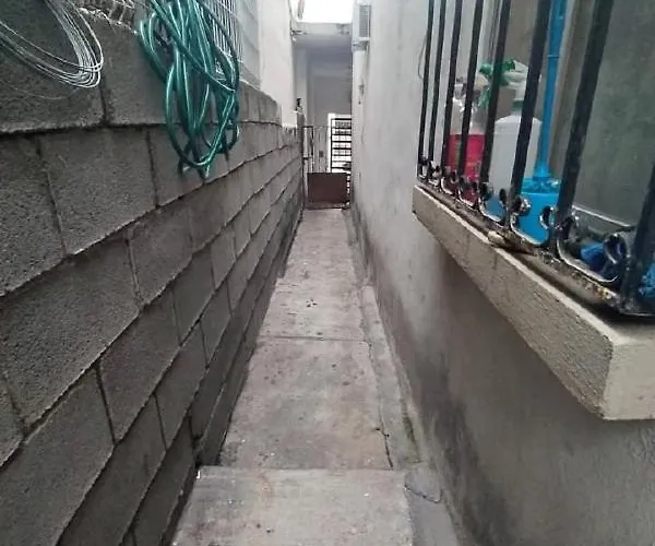 Lolas House